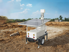 Установка мастерской солнечной системы видеонаблюдения на прицепе